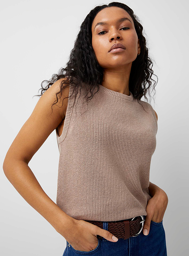 Contemporaine Light Brown Cropped shaker rib sweater vest for women