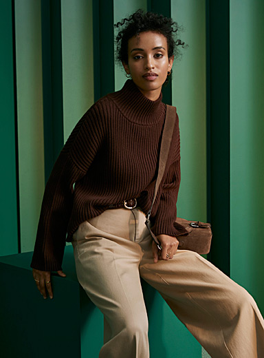 Boxy ribbed mock-neck sweater 