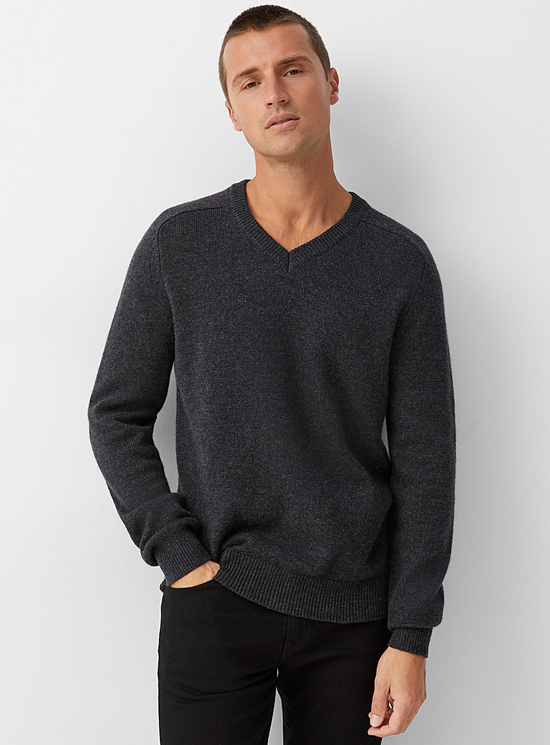 Le 31 Black Recycled lambswool V-neck sweater for men