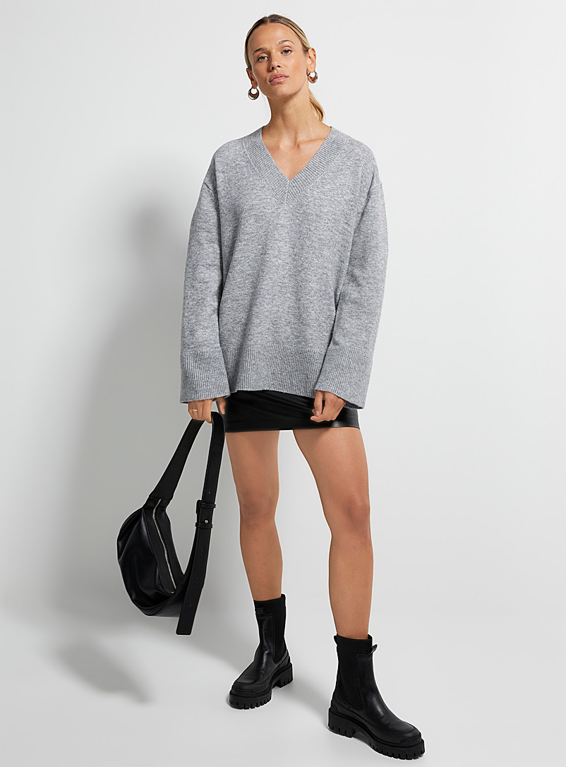 Icône Light Grey V-neck oversized sweater for women