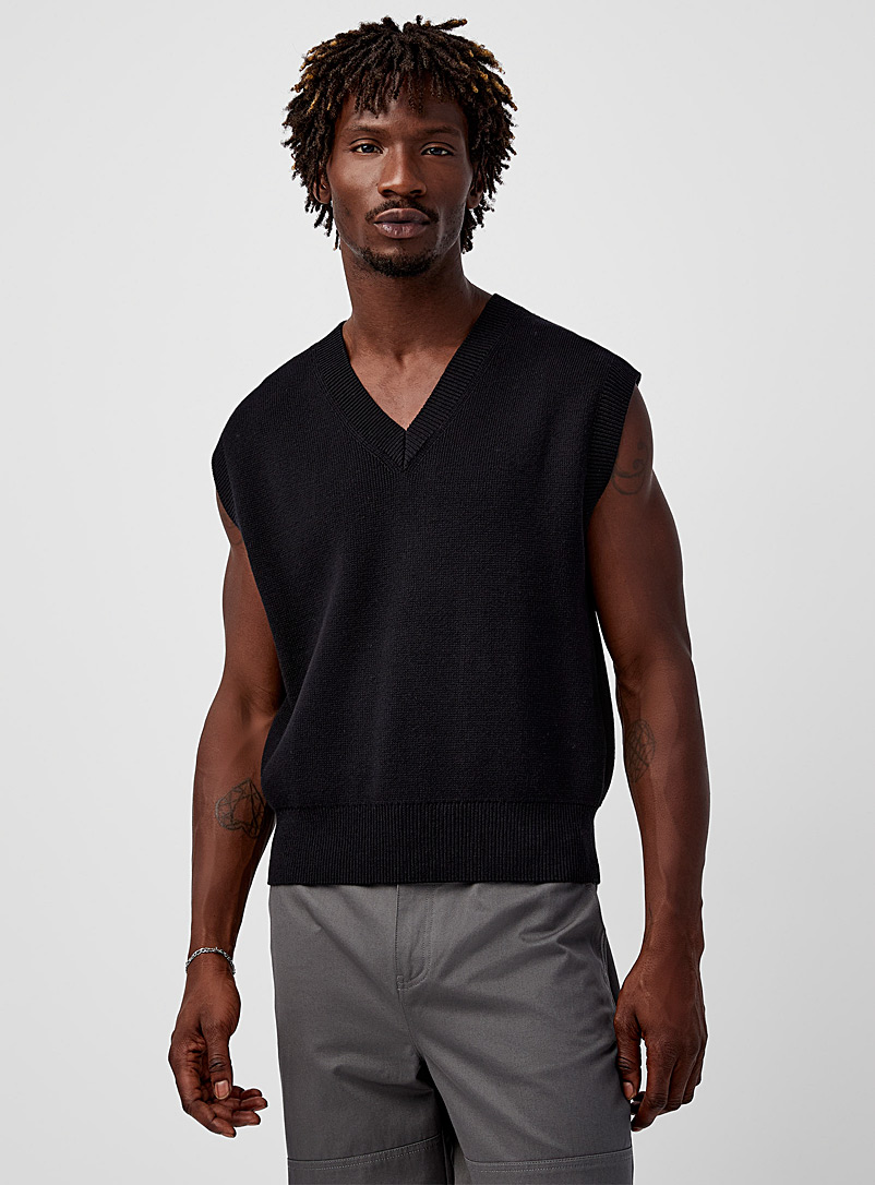 https://imagescdn.simons.ca/images/15233-215423-1-A1_2/recycled-cotton-v-neck-sweater-vest.jpg?__=9