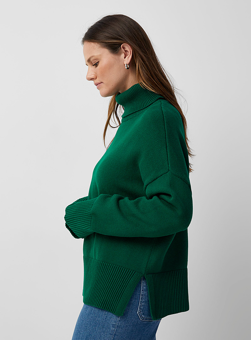 Contemporaine Emerald/Kelly Green Ribbed edging loose turtleneck sweater for women