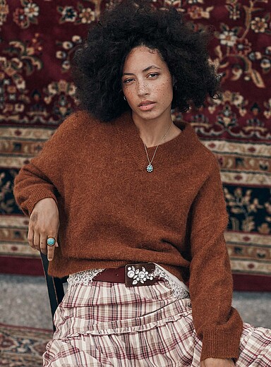 Ic&ocirc;ne Copper Brown Boxy V-neck alpaca wool sweater for women