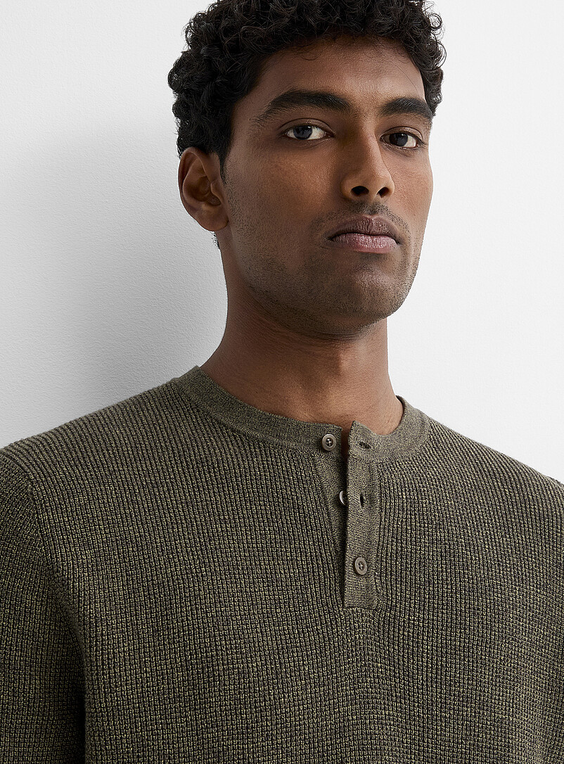 Le 31: Le chandail henley tricot gaufr&eacute; Charbon pour homme