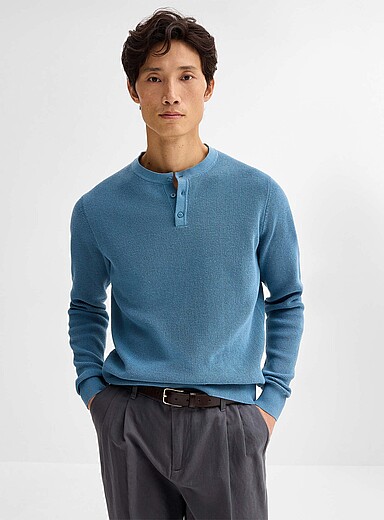 Le chandail henley tricot gaufr&eacute;