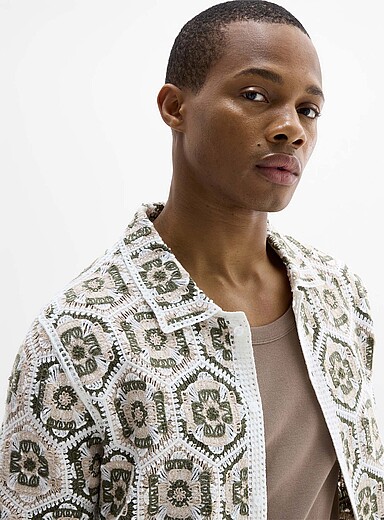 Le cardigan crochet m&eacute;daillons
