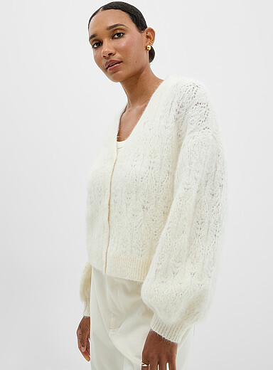 Contemporaine: Le cardigan filamenteux manches bouffantes alpaga m&eacute;lang&eacute; Blanc cass&eacute; pour femme