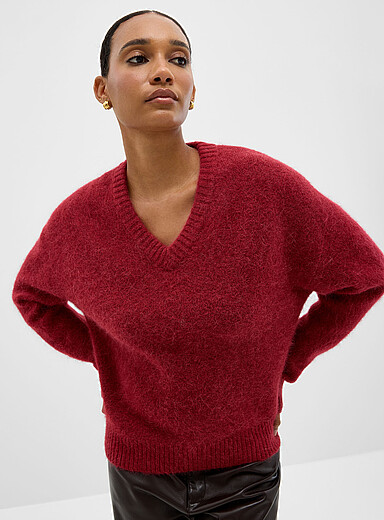 Contemporaine Burgundy Loose V-neck alpaca sweater for women