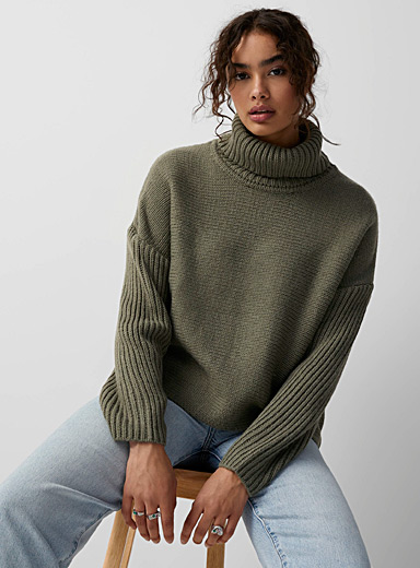 Ribbed loose cropped turtleneck | Twik 