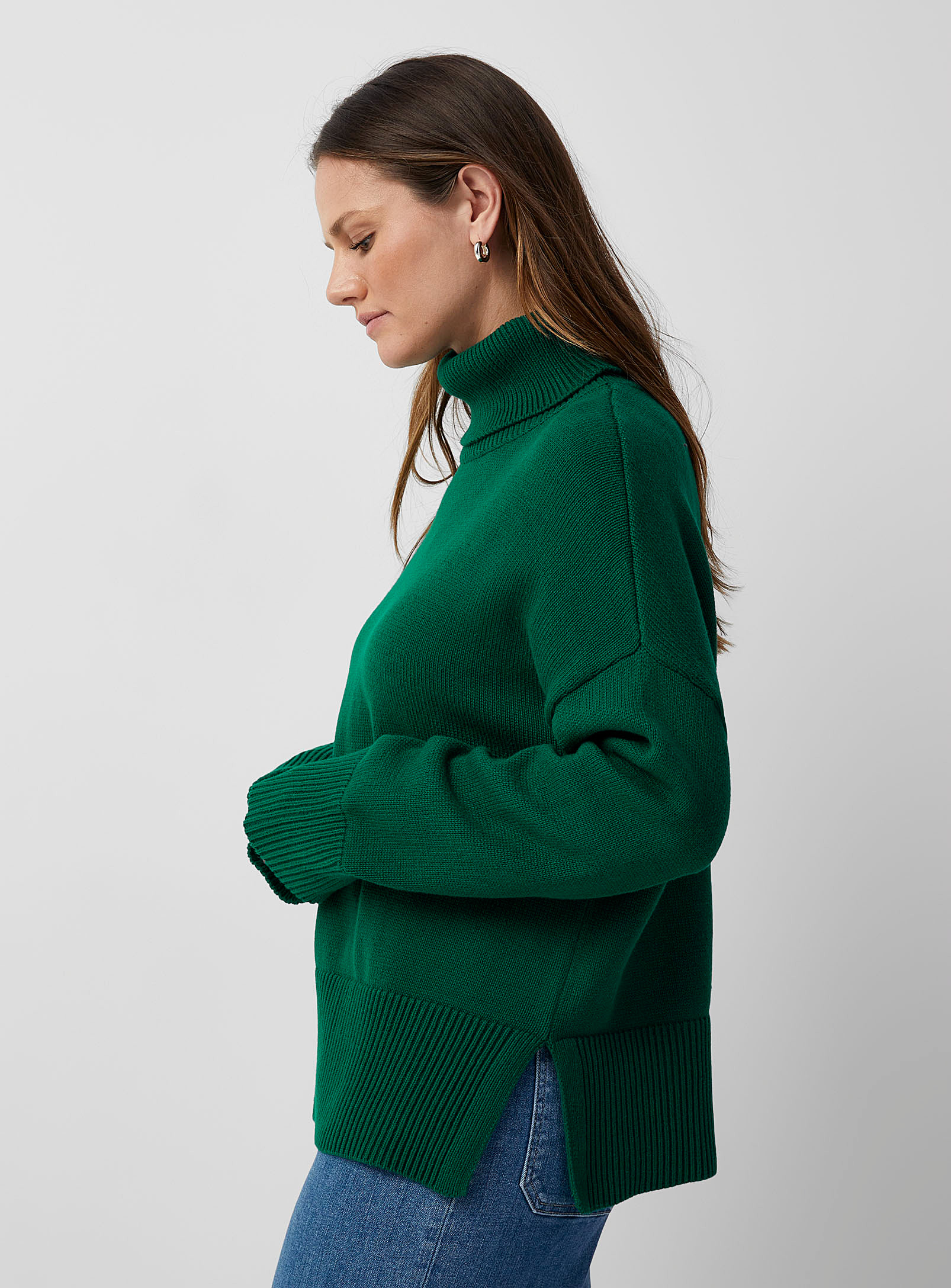 Contemporaine Ribbed Edging Loose Turtleneck Sweater In Kelly Green