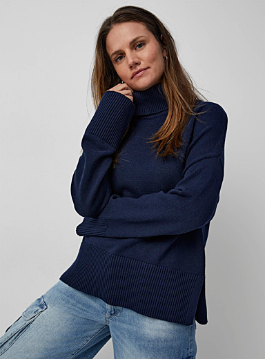 Dolman-sleeve ribbed sweater, Contemporaine