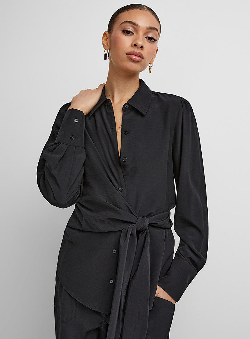 Icône Black Wraparound-style flowy shirt for women