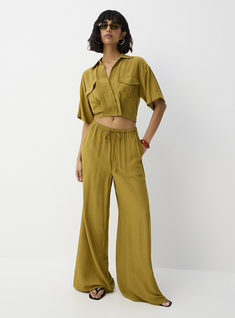 Ic&ocirc;ne: La blouse courte taille &eacute;lastique Olive pour femme