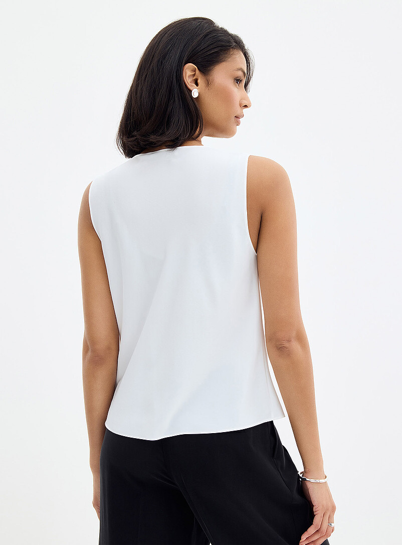 Contemporaine: La camisole fluide col b&eacute;nitier Blanc cass&eacute; pour femme
