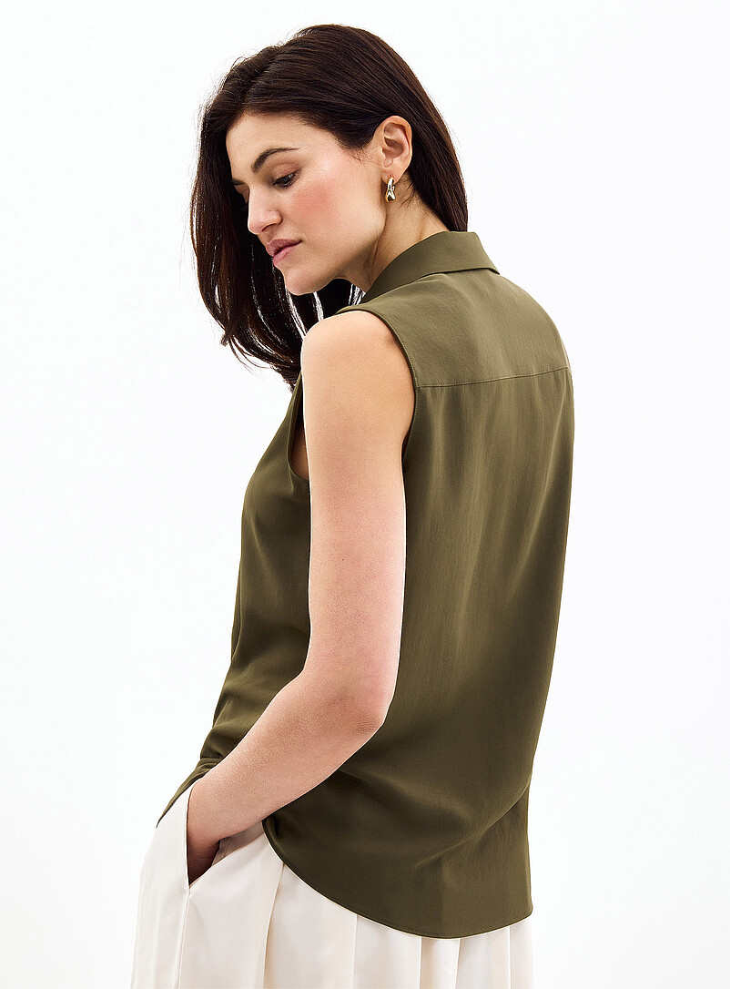 Contemporaine: La camisole soyeuse col chemise Noir pour femme