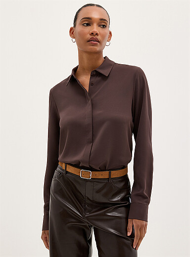 Contemporaine: La chemise soyeuse boutons dissimul&eacute;s Brun noisette pour femme
