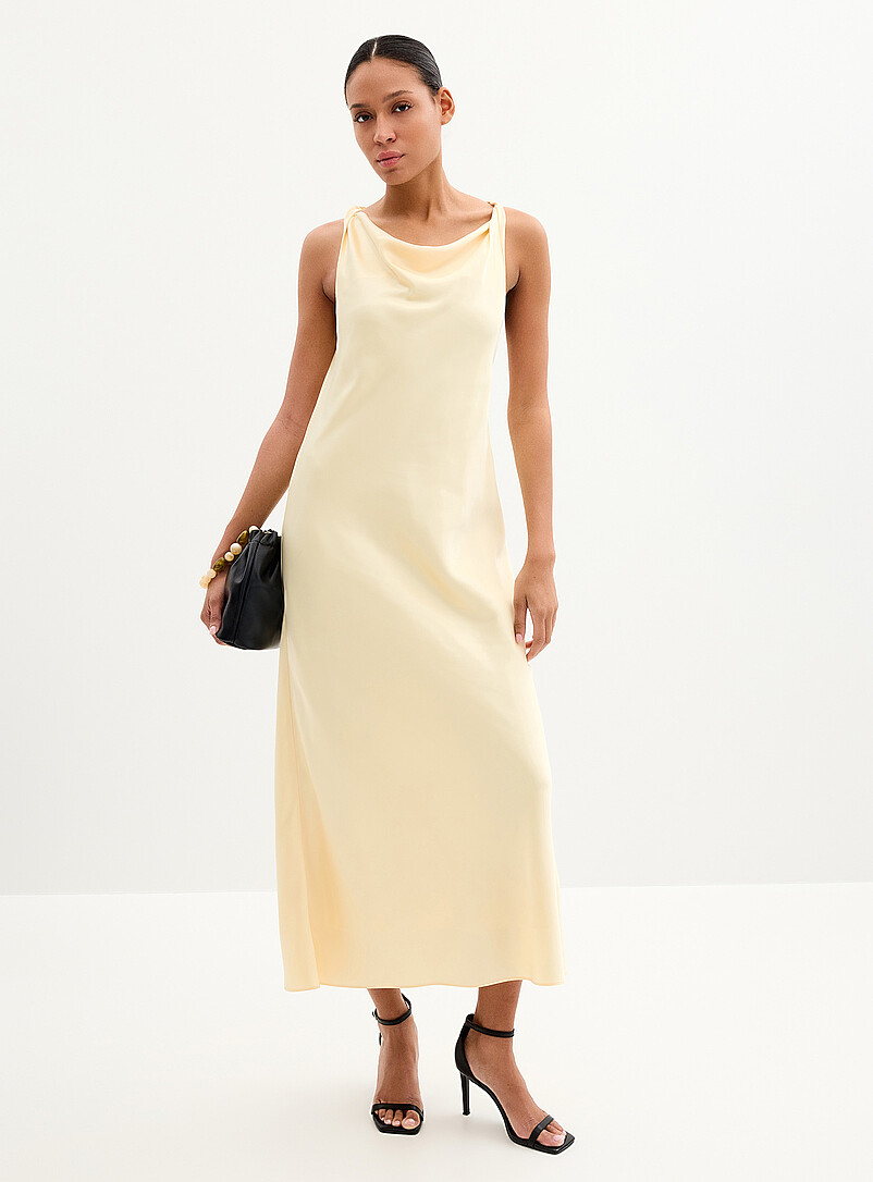 Contemporaine: La robe satin&eacute;e bretelles torsad&eacute;es Jaune ma&iuml;s - Vanille pour femme