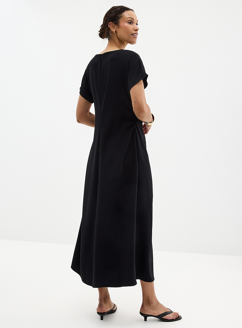 Contemporaine: La robe maxi taille fronc&eacute;e Noir pour femme