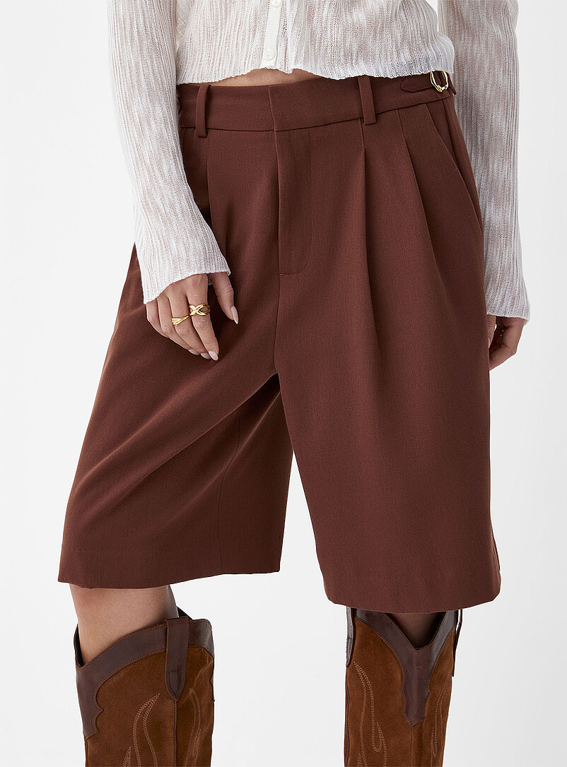 Ic&ocirc;ne Chocolate/Espresso Buckle side-strap pleated Bermuda short for women