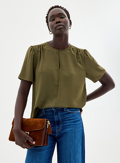 La blouse cr&ecirc;pe fluide col fente