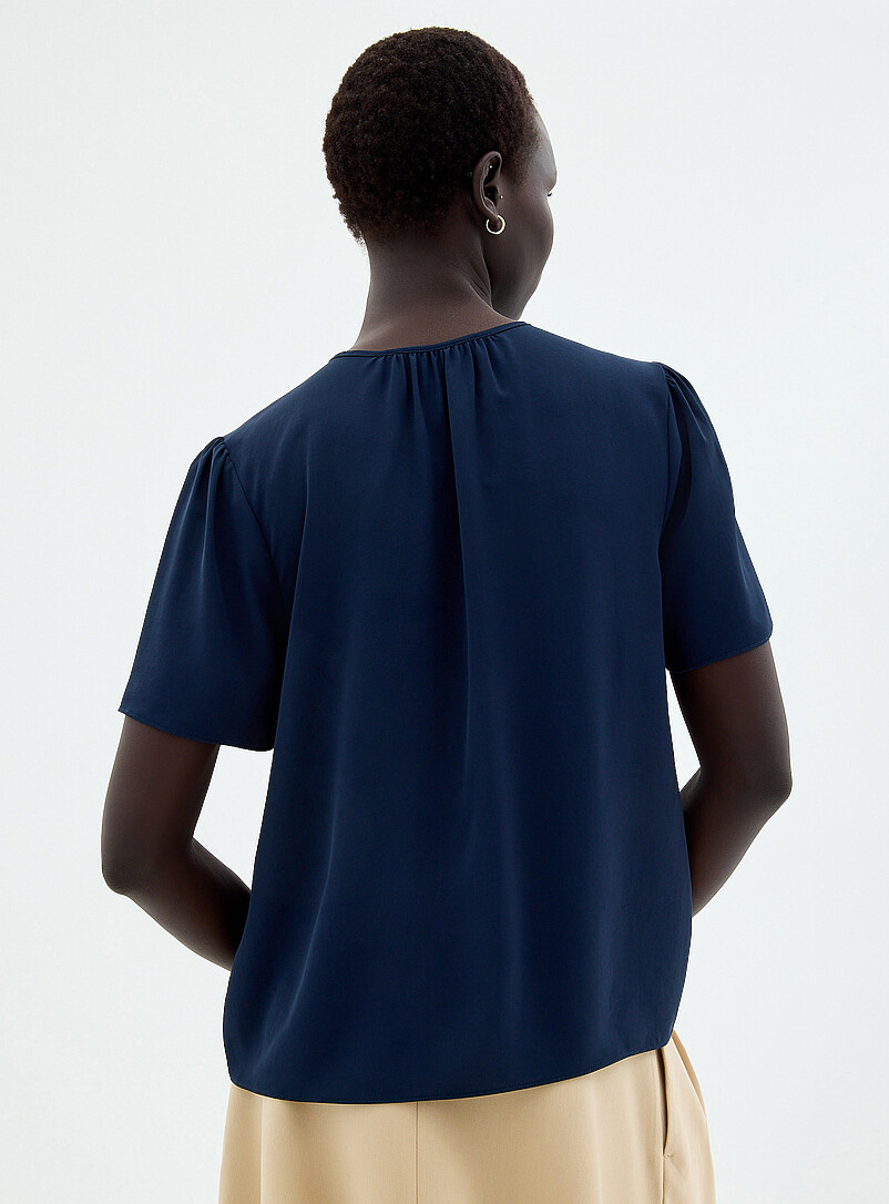 Contemporaine White Slit-collar flowy crepe blouse for women