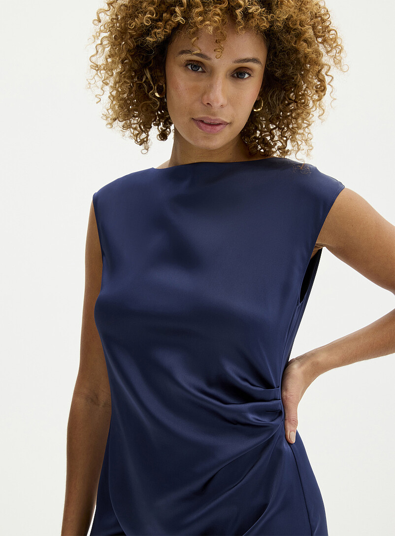 Contemporaine: La robe satin drap&eacute; &agrave; fente lat&eacute;rale Kaki - Sauge - Olive pour femme