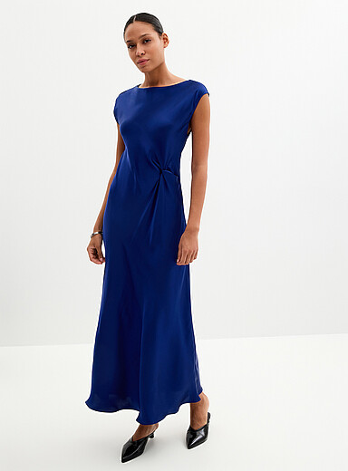 Contemporaine: La robe satin&eacute;e taille torsad&eacute;e Bleu royal - Saphir pour femme