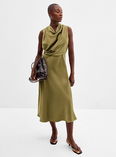 Contemporaine: La robe satin&eacute;e col drap&eacute; Vert fonc&eacute; - Mousse pour femme