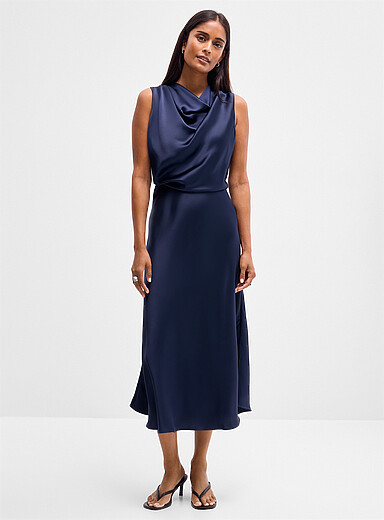 La robe satin&eacute;e col drap&eacute;