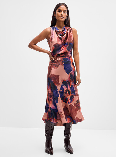 Contemporaine: La robe en satin floral col b&eacute;nitier Brun &agrave; motifs pour femme