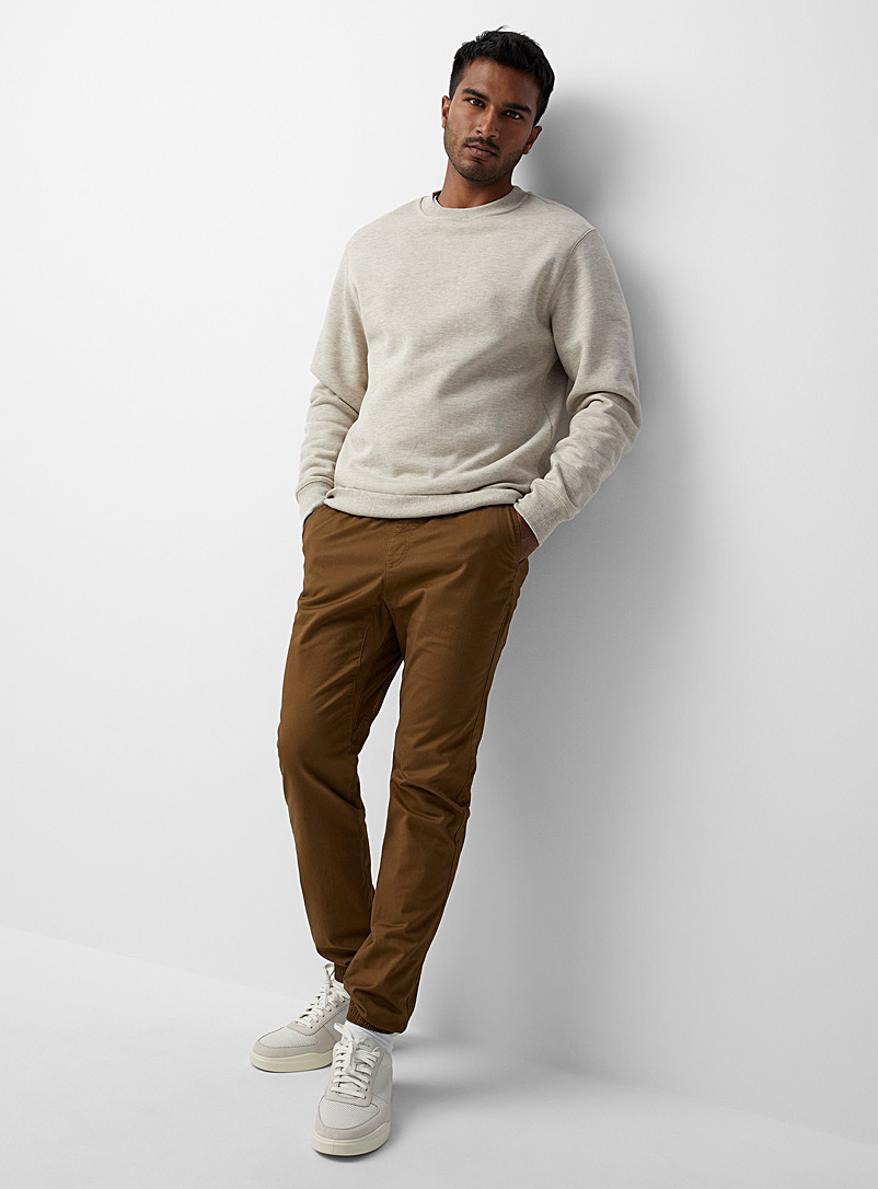 https://imagescdn.simons.ca/images/1533-22110-98-A1_2/stretch-organic-cotton-chino-joggers.jpg?__=126