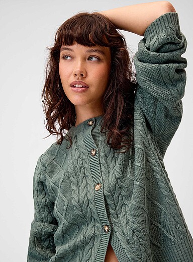 Le cardigan c&acirc;bles boutons marbr&eacute;s