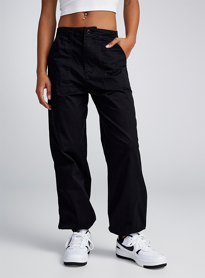 https://imagescdn.simons.ca/images/1533-52375-1-A1_2/patch-pockets-chino-jogger.jpg?__=18