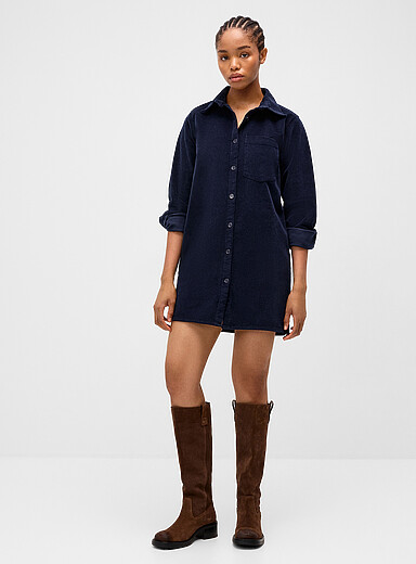 Twik: La robe chemise velours c&ocirc;tel&eacute; Bleu fonc&eacute; - Indigo pour femme