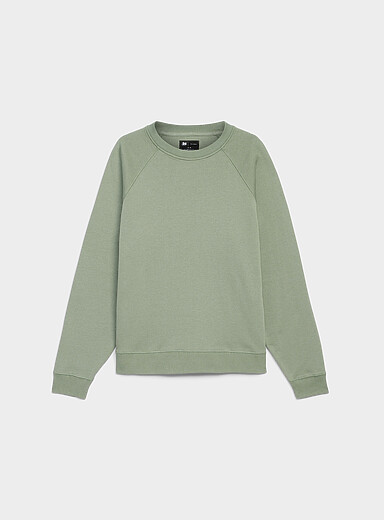 Fleece-underside raglan sweatshirt