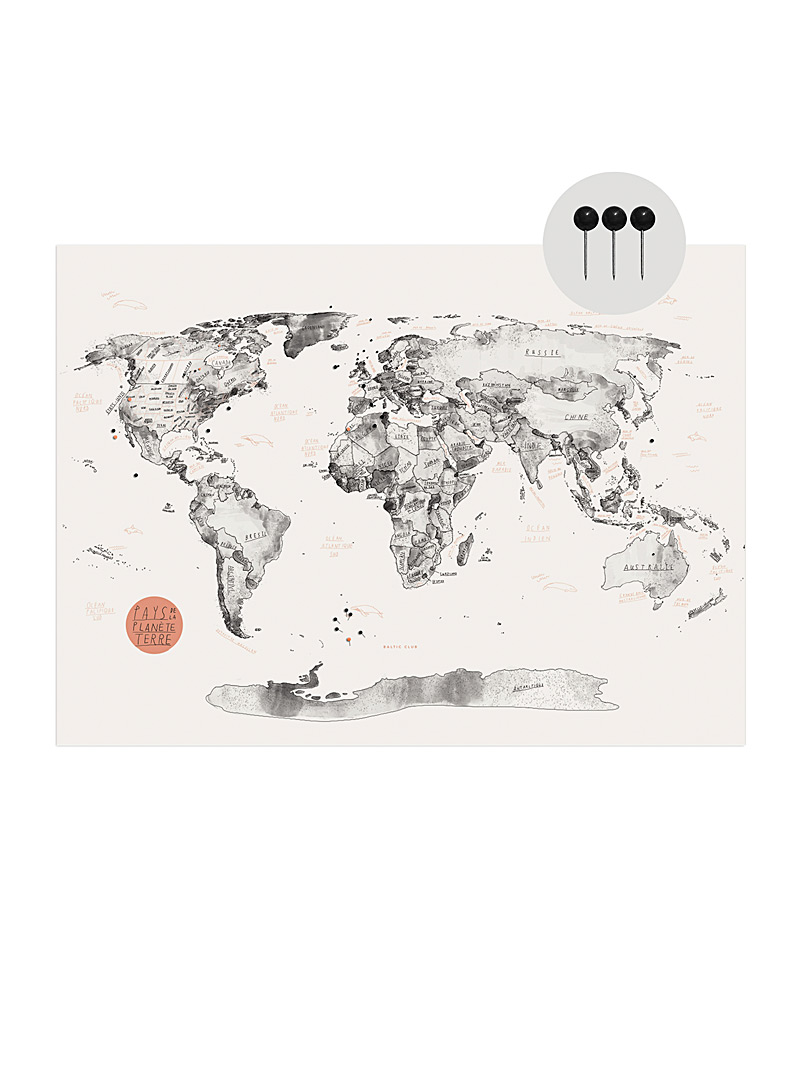 Baltic Club English World map pinboard with push pins 3 sizes available
