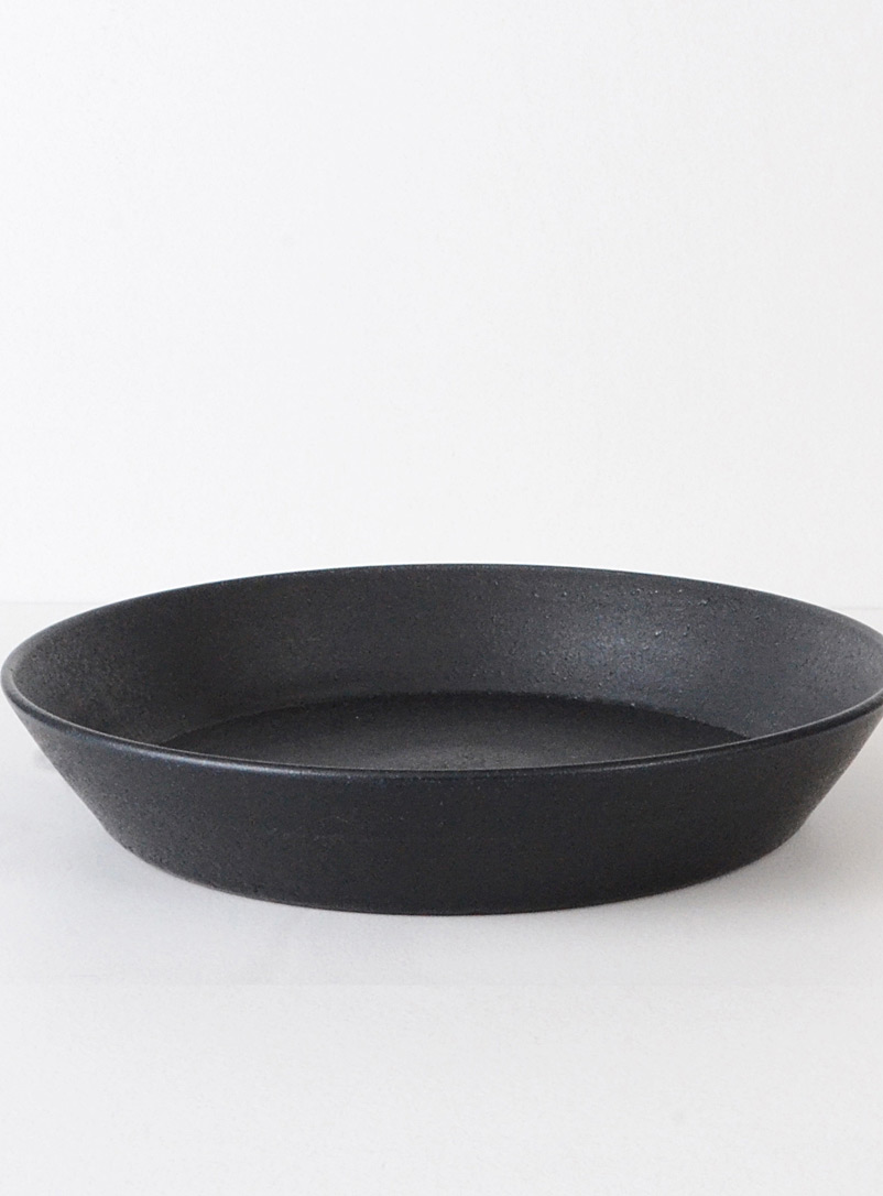 A + J Métissage Black Ceramic pie plate