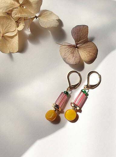 Les boucles d'oreilles billes de verre Diya
