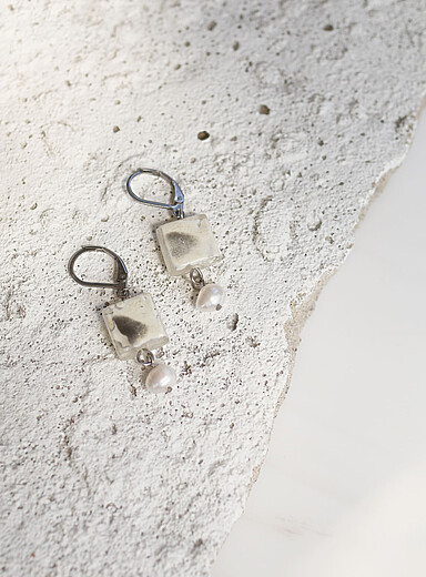 Anne-Marie Chagnon: Les boucles d'oreilles verre nacr&eacute; et perles Dorado Nacr&eacute;