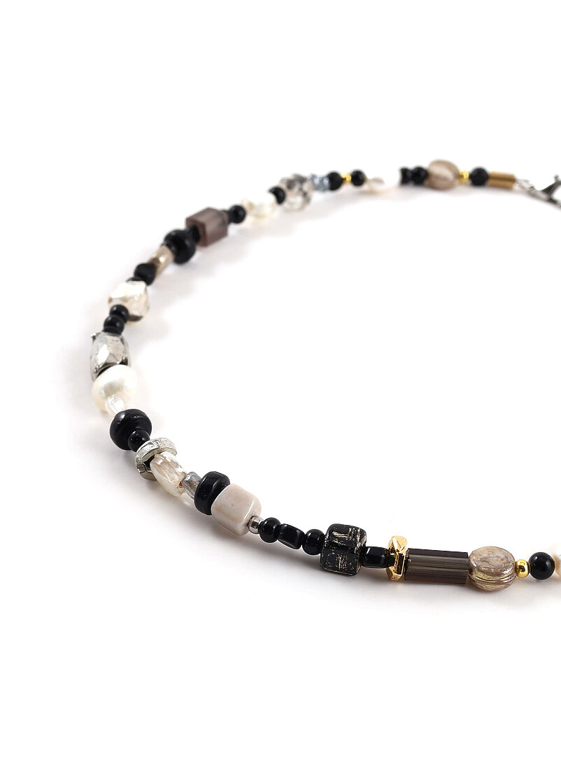 Anne-Marie Chagnon: Le collier billes color&eacute;es et perles Luan Assorti