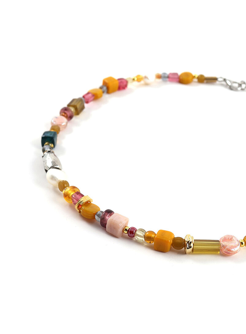 Anne-Marie Chagnon: Le collier billes color&eacute;es et perles Luan Assorti