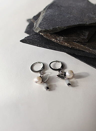 Anne-Marie Chagnon: Les boucles d'oreilles Fivrel Blanc