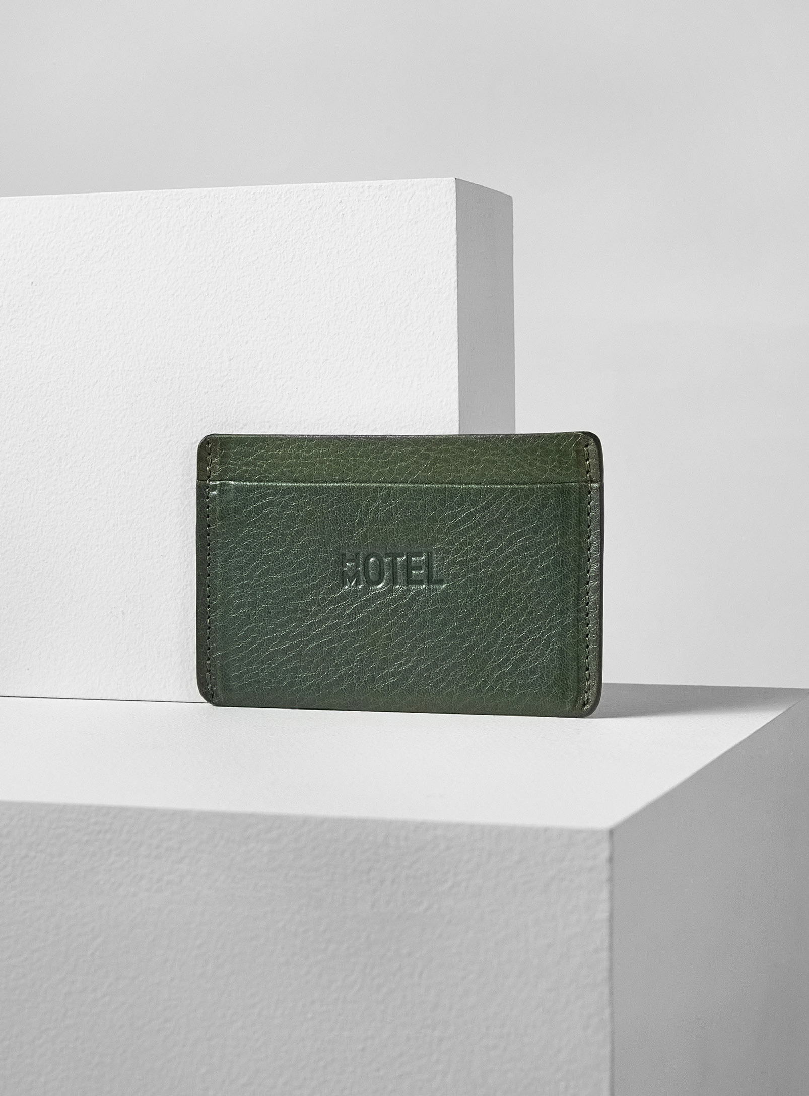 Hotelmotel Minimalist Leather Card Holder In Green