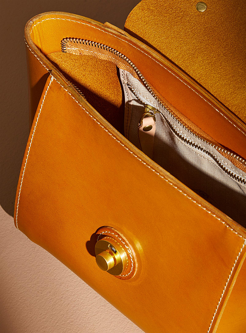Uppdoo Black Vive satchel