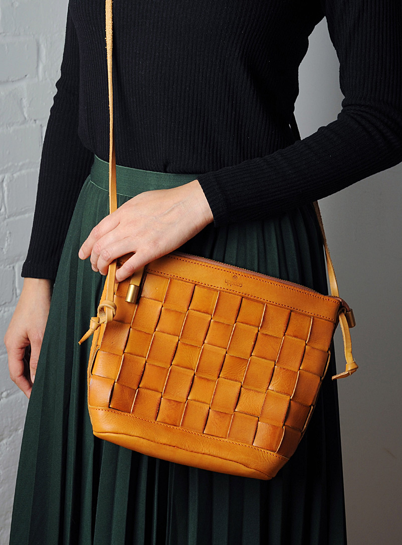 Uppdoo Black Venture crossbody bag