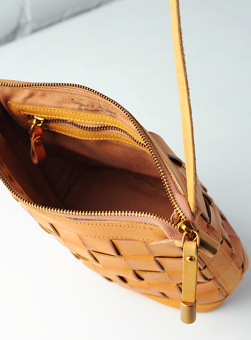Uppdoo Black Venture crossbody bag