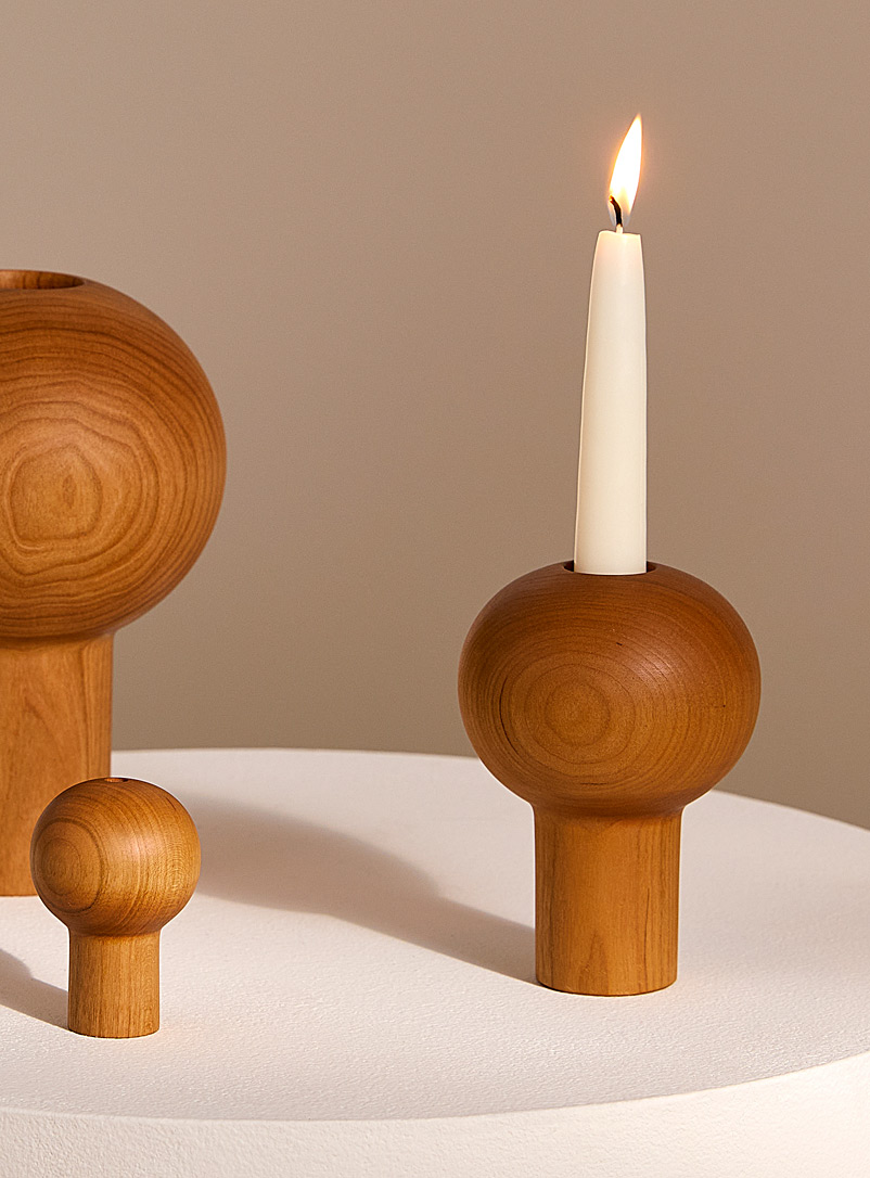 Coolican & Company: Le vase en bois sculpté Dora Voir nos formats offerts Brun moyen