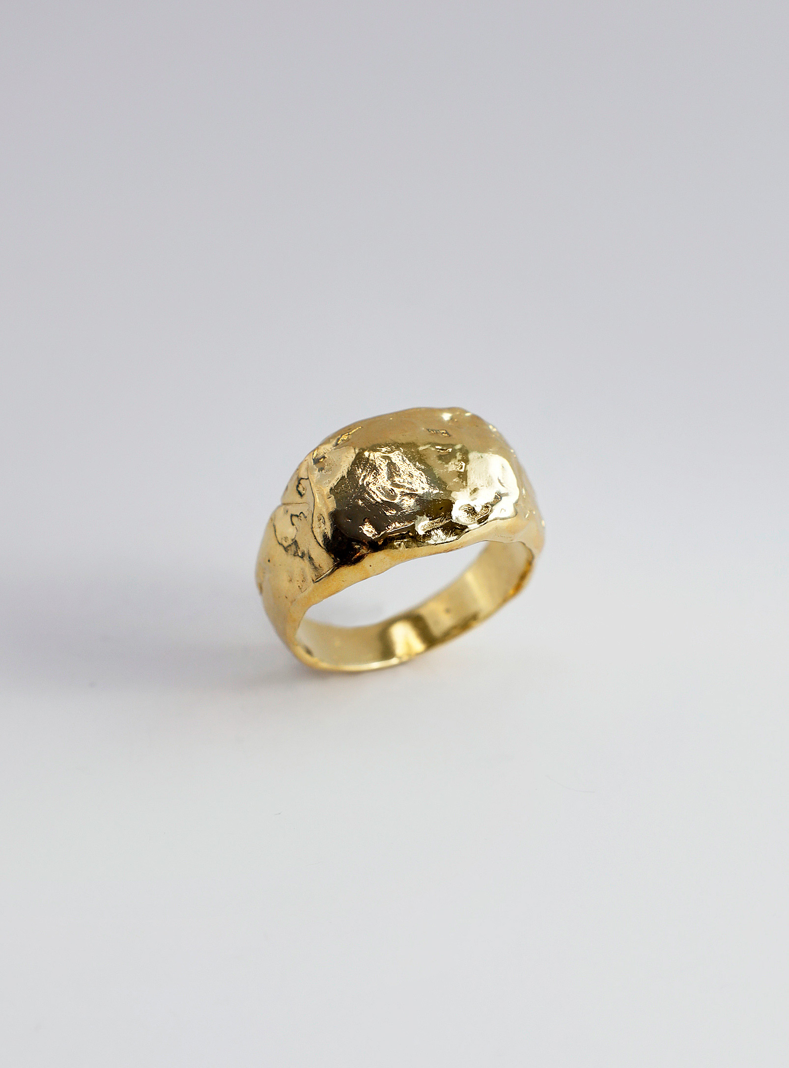 ORA-C - Boulder brass signet ring