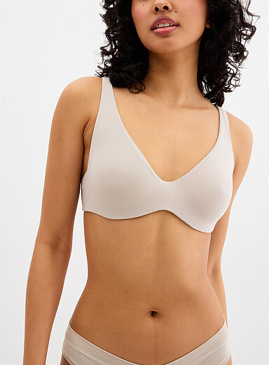 Minimalist solid-colour plunge bra