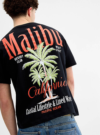 Sunny destination graphic T-shirt